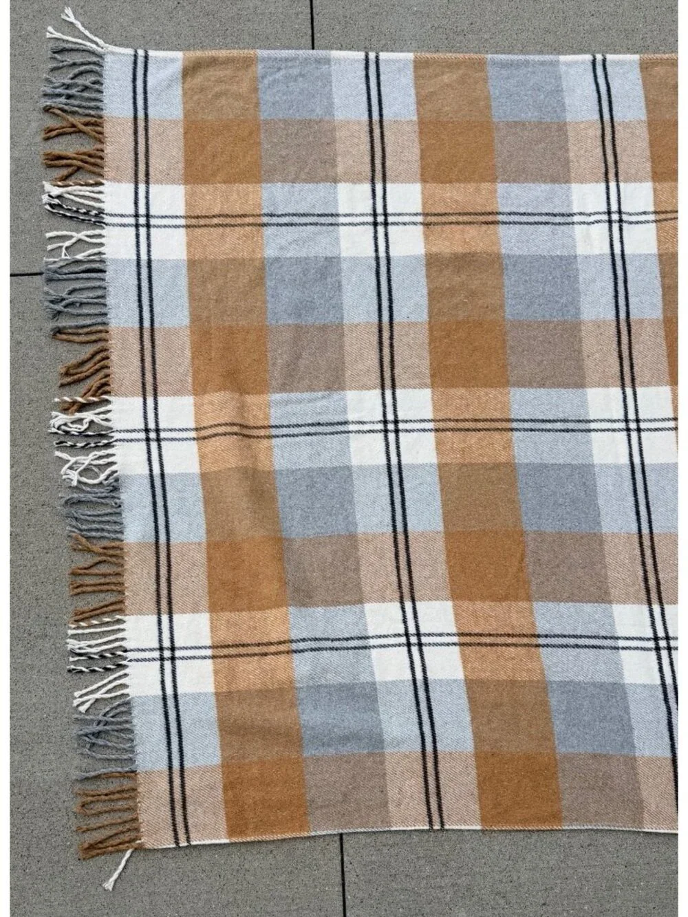 Roca Home Plaid Throw Blanket Fringed Edges Tan Gray & White Cozy Fall Home Déco